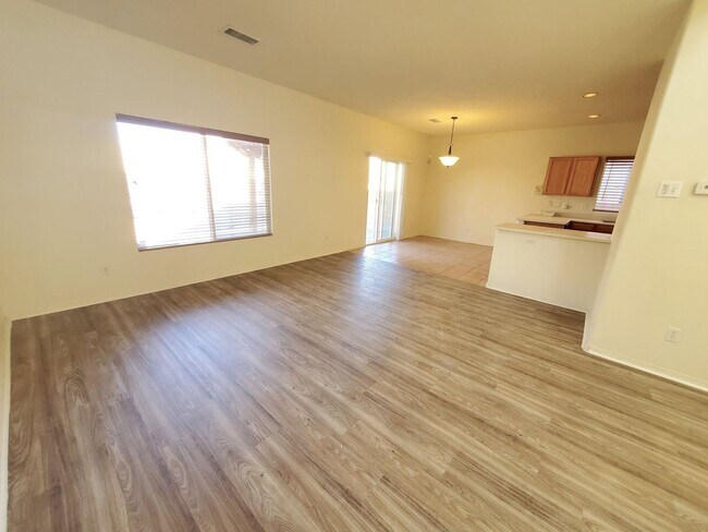 Building Photo - 1509 Calle Sonrisa NE