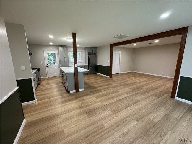 Building Photo - 304 Birchwood Blvd