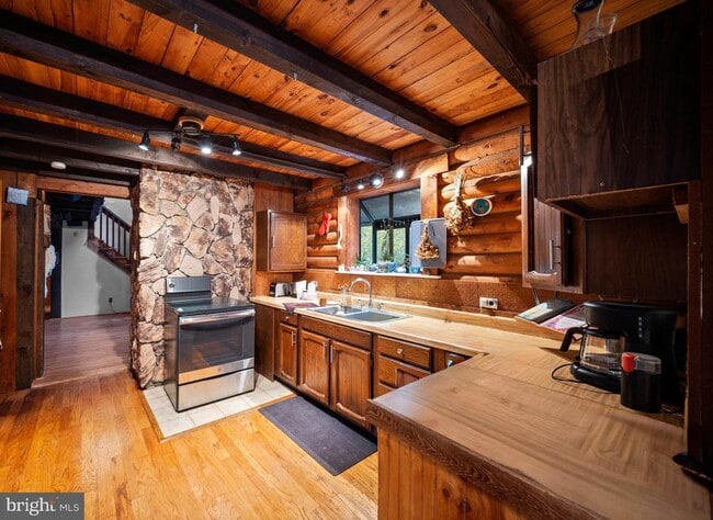 Building Photo - 15024 Wheeler Ln