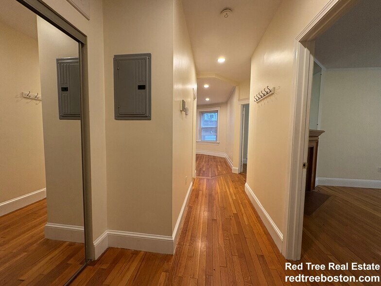 Building Photo - 195 Winthrop Rd