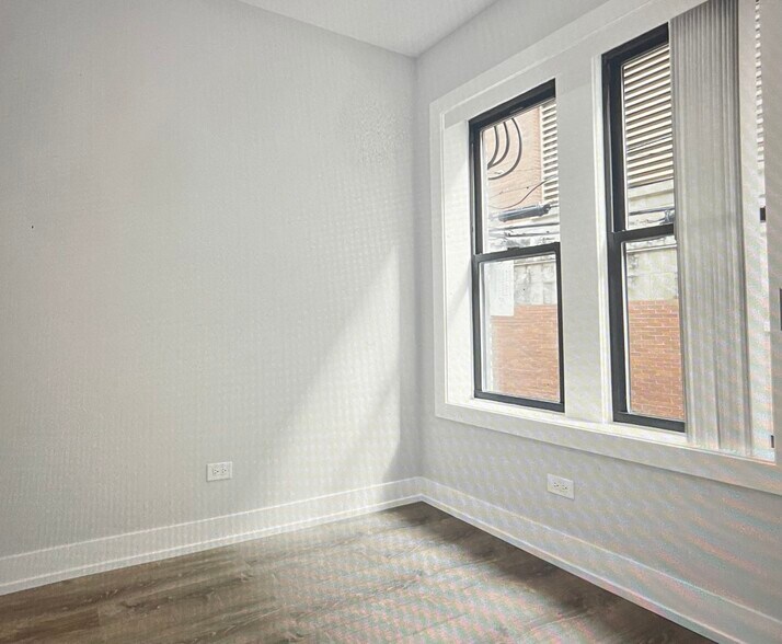 Building Photo - 1651 W Jonquil Ter