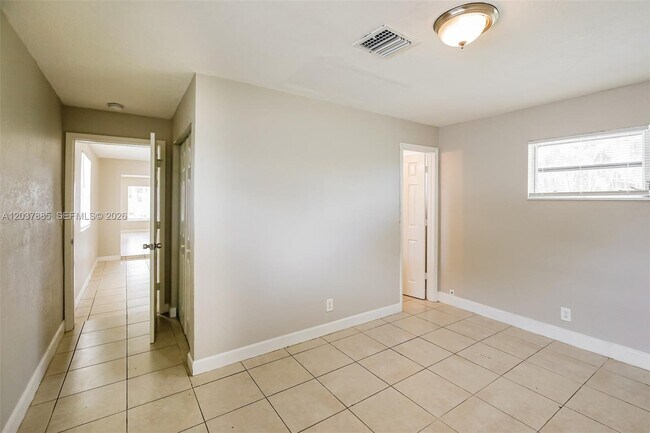 Building Photo - 5980 NW 24th Ct
