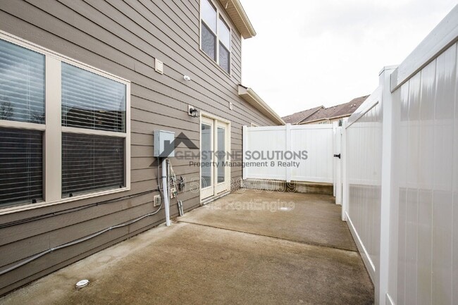 Building Photo - 4018 Commons Dr