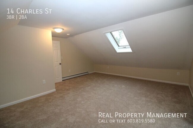 Building Photo - Spacious Large 3-BD apartment located in t...