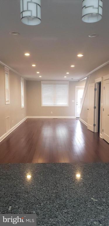 Building Photo - 1103 Morse St NE