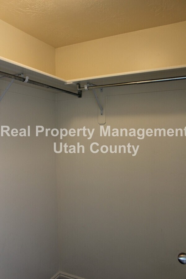 Building Photo - 749 North Devonshire Drive