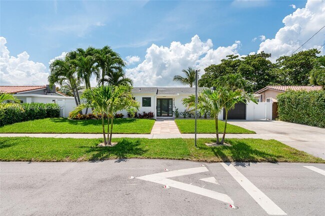 Building Photo - 21230 NE 25th Ct