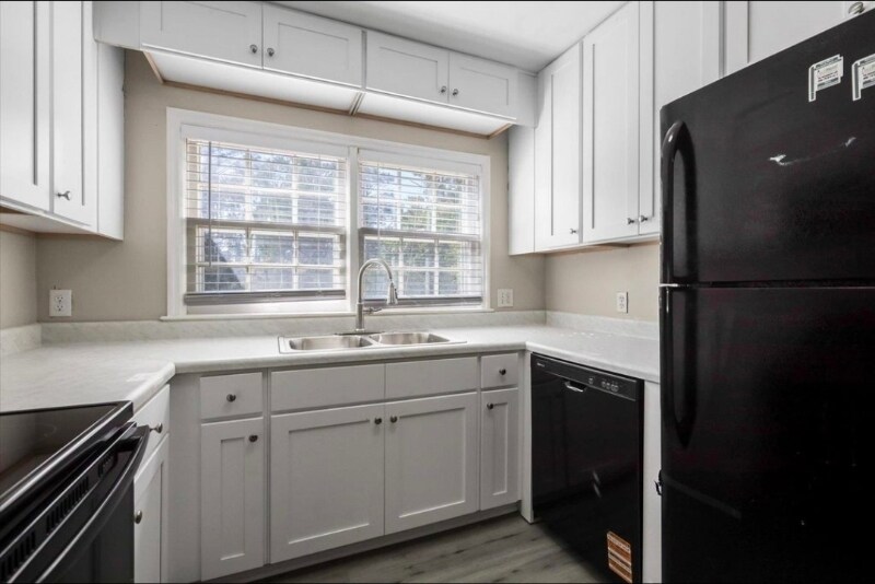 Building Photo - 106 Dixie Dr