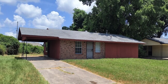 Primary Photo - 2601 S Belair Dr