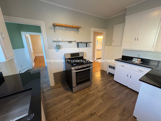 Primary Photo - 550-552 Wayland Avenue