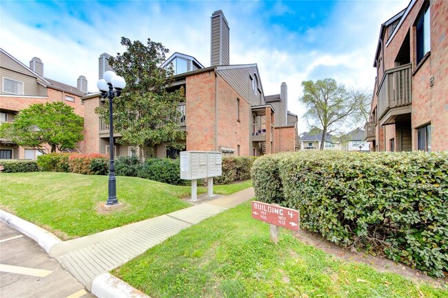 Building Photo - 2023 Gentryside Dr