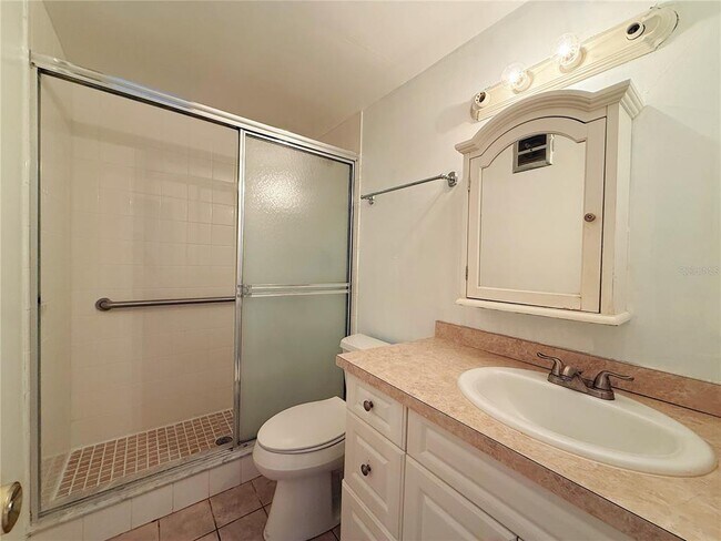 Building Photo - 825 N Primrose Dr