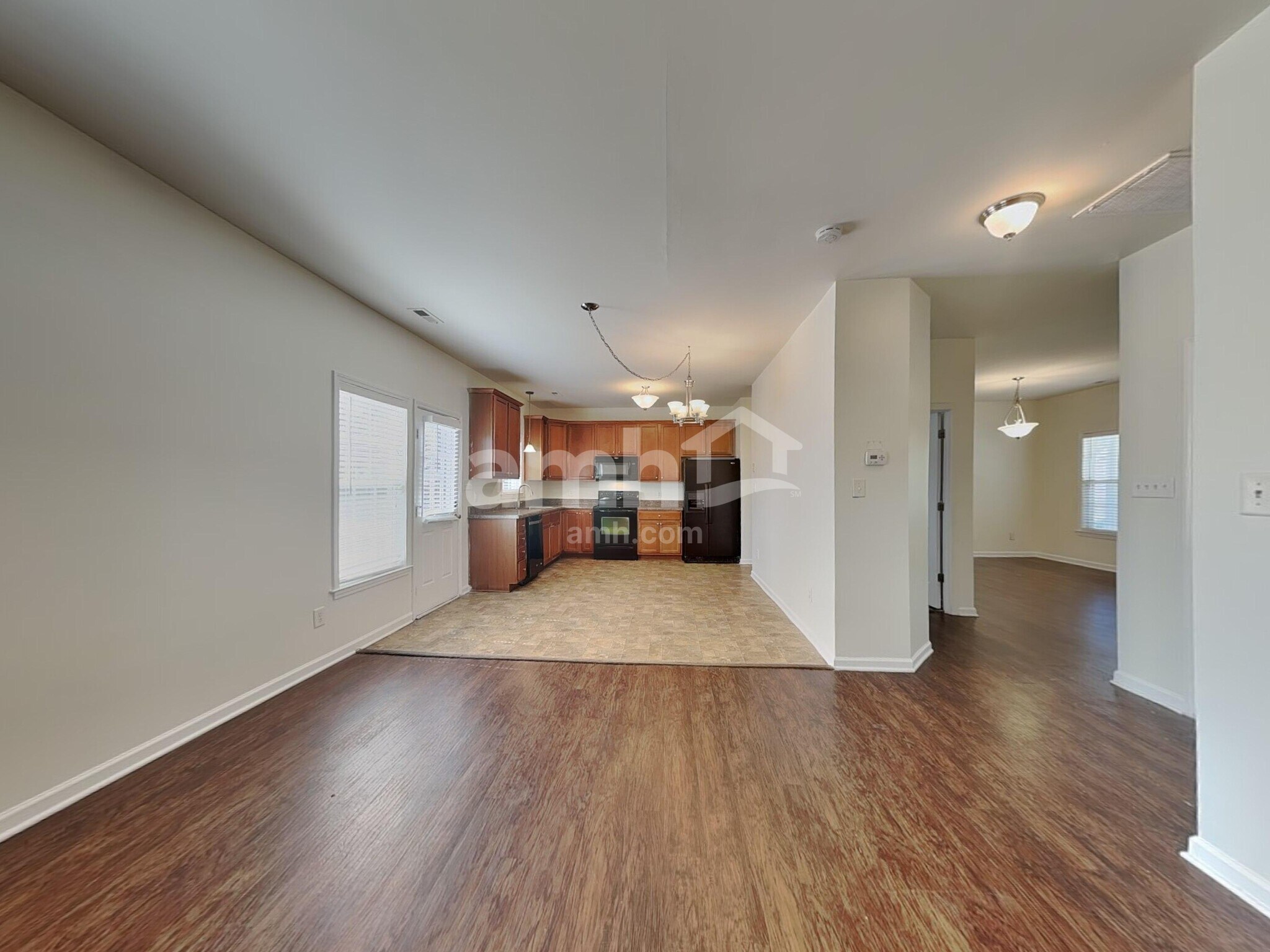 Building Photo - 645 Commander Dr