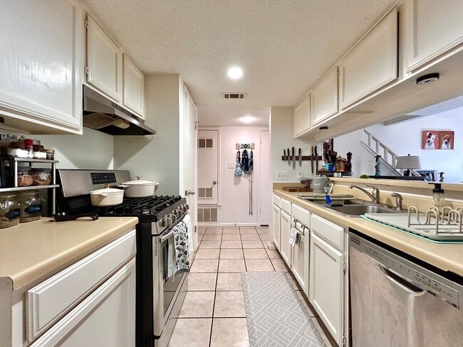 Building Photo - 6031 Old Fredericksburg Rd