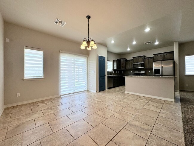 Building Photo - West El Paso 4 bed Refrig A/C