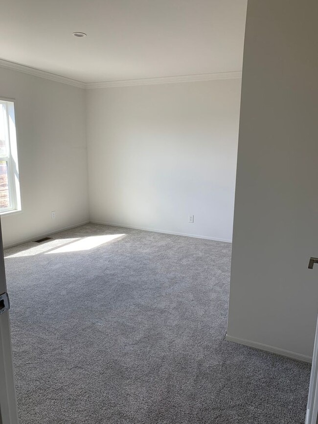 Building Photo - 3 Bedroom 2 Bathroom Charming Home for Ren...