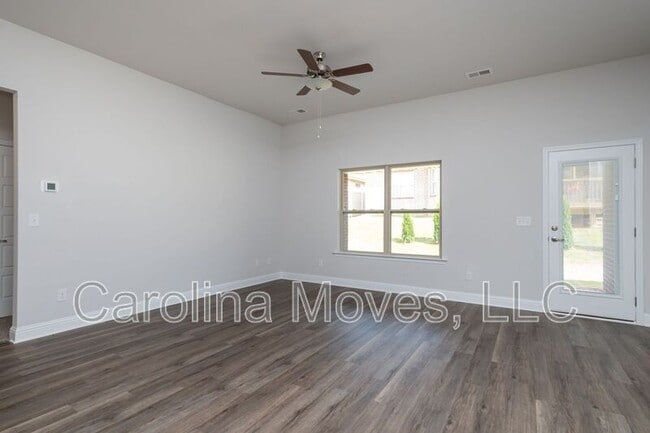 Building Photo - 702 Butterfly Lk Ct