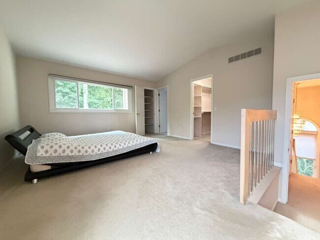 Building Photo - 1154 Bluebird Dr