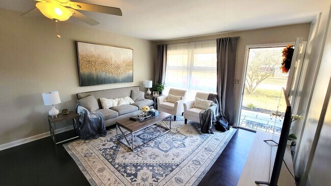 Building Photo - Clean 4 Bedroom Ready For Rent