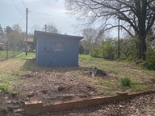 Building Photo - AVAILABLE TO SHOW!!!
