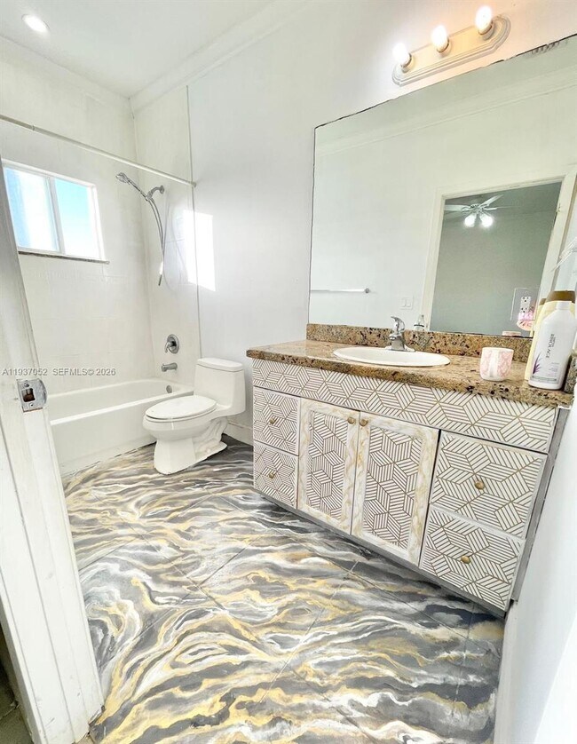 Building Photo - 1102 NW 26th St