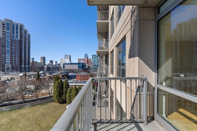 Building Photo - 929 Portland Ave