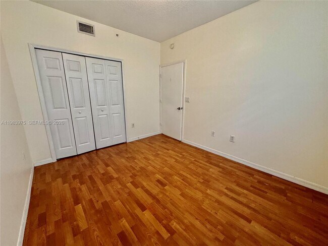 Building Photo - 6520 NW 114th Ave