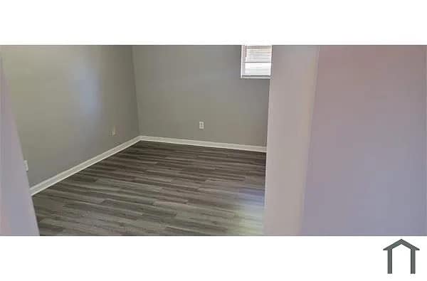 Building Photo - Room in Duplex on Glenwoods Dr