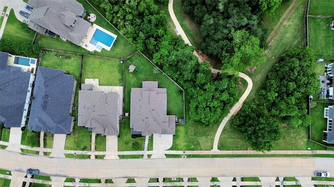 Building Photo - 8826 Forest Side Dr