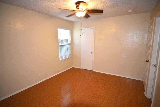 Building Photo - 3321 Dolphin Dr