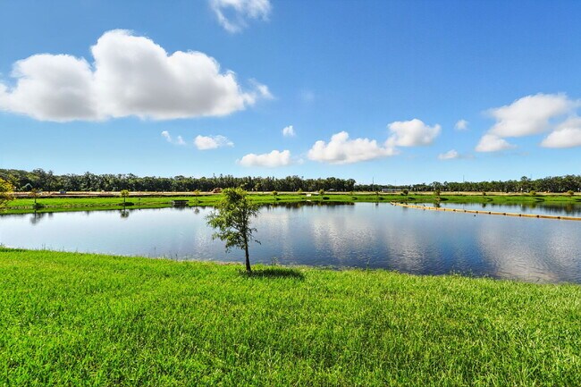 Building Photo - 4 Bed / 2.5 Bath Home – Available Septembe...
