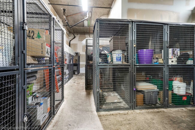 Building Photo - 758 N Larrabee St