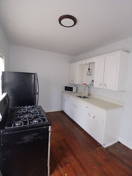 Building Photo - 406 Voorhies St