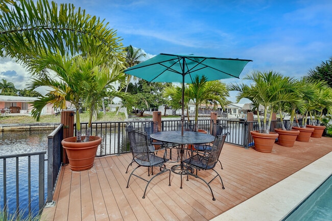 Building Photo - 399 SW 15th St