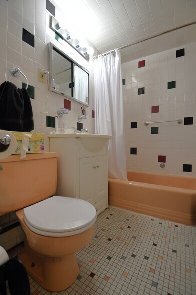 Building Photo - 50 Green St