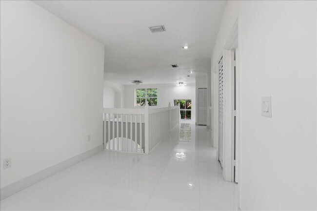 Building Photo - 3802 SW 165th Terrace