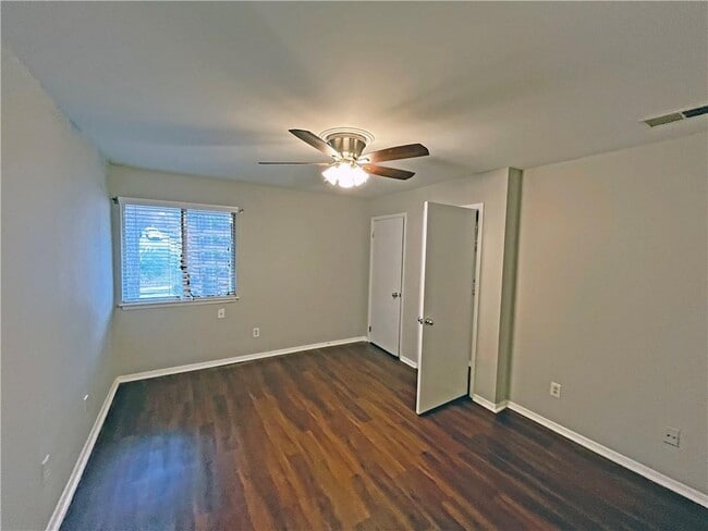 Building Photo - 346 Carpenter Dr NE