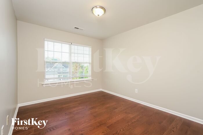 Building Photo - 221 Ironwood Dr