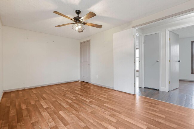 Building Photo - 2543 Stonington Ave