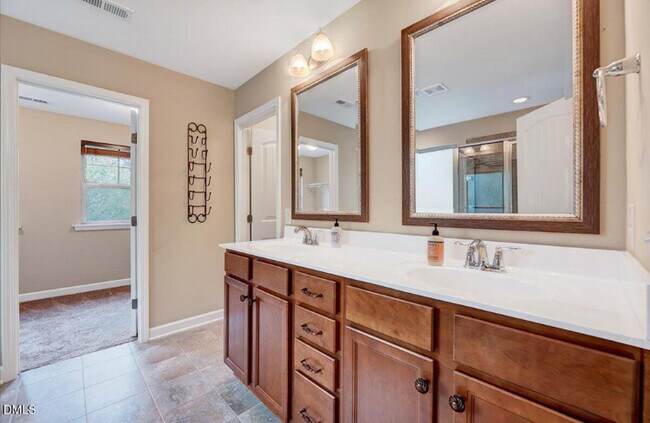 Building Photo - 900 Bay Bouquet Ln