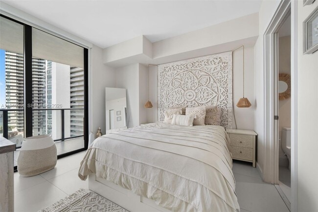 Building Photo - 501 NE 31st St