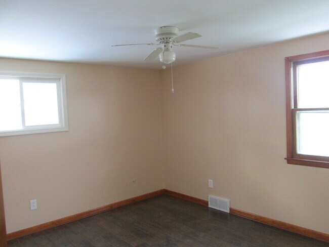 Building Photo - 101 Dale Dr