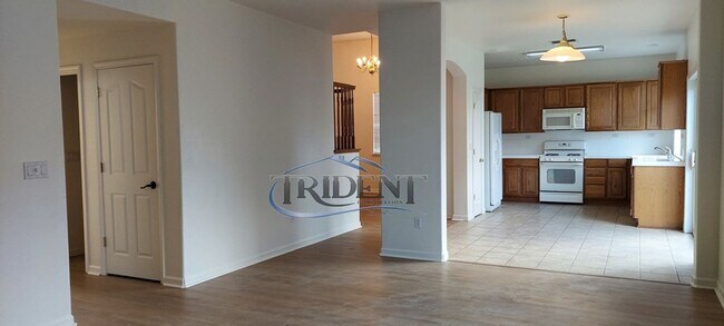 Building Photo - 4 bedroom, 3 bath house with approx. 2,183 sq. ft.