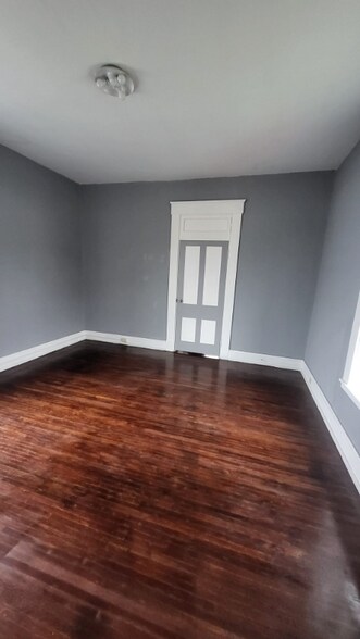 Building Photo - 10 Kirk Ave