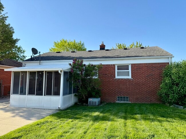 Building Photo - 17104 Englewood Ave
