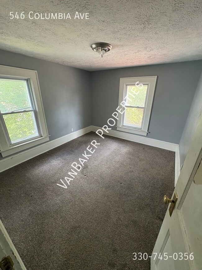 Building Photo - 546 Columbia Ave