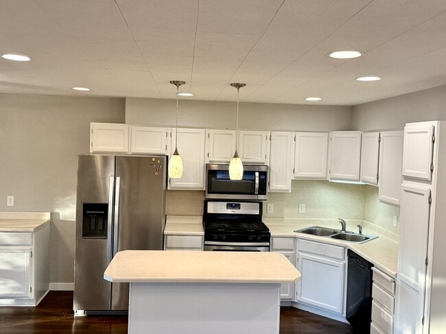 Building Photo - 7428 S 700 E