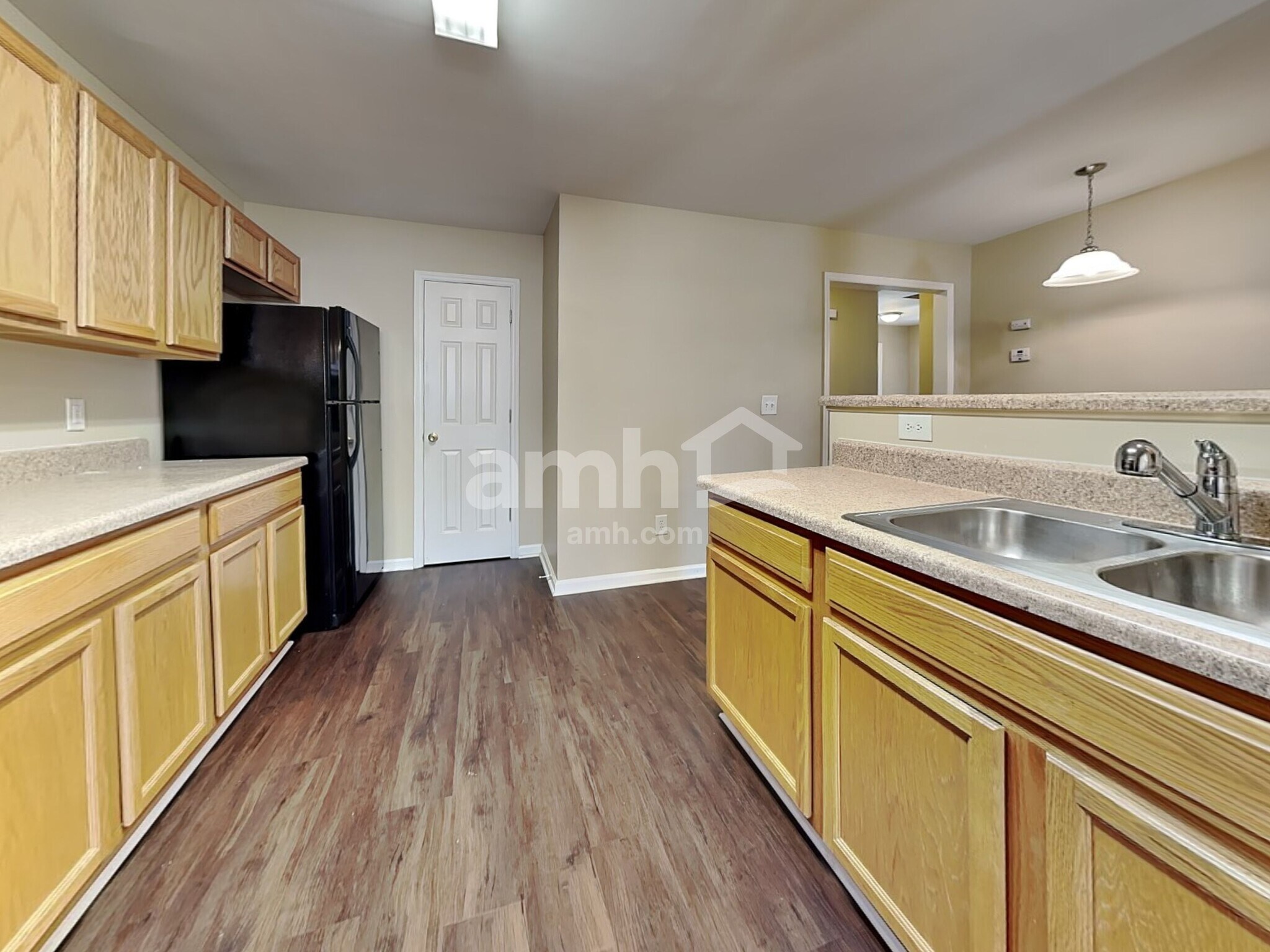 Building Photo - 1528 Pebble Ridge Dr