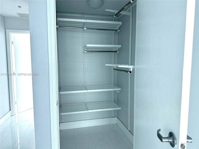 Building Photo - 60 SW 13th St