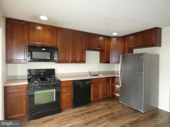 Building Photo - 2105 Lexington Mews